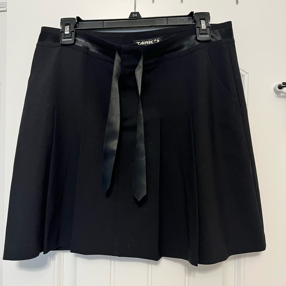 Tark 1 T4 black skirt.
